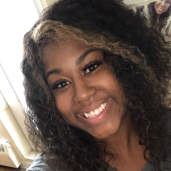 Meet your Posher, Donella - Picture 1 of 1